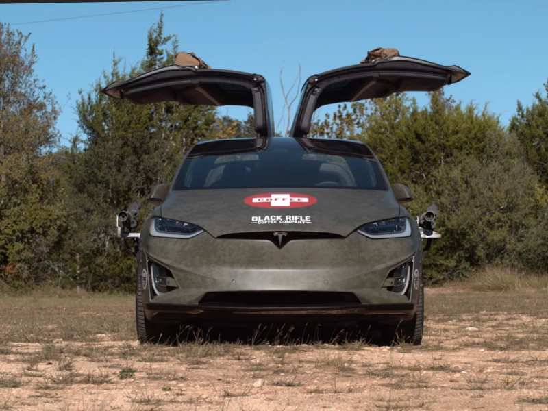 Tesla Model X ametralladoras