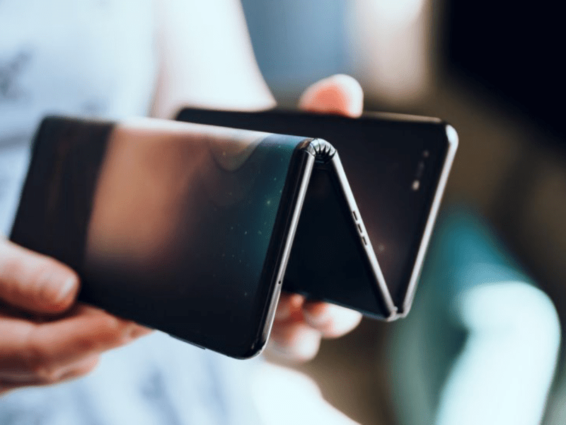 Concepto de smartphone plegable de TCL