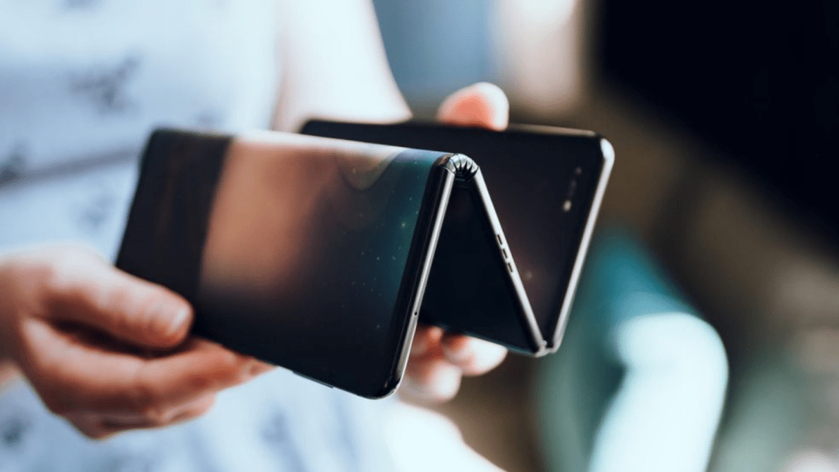 Concepto de smartphone plegable de TCL